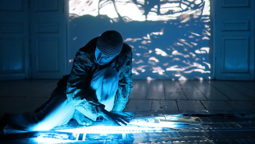 “Στη σκιά του Λούσια” στο Θέατρο Θησείον