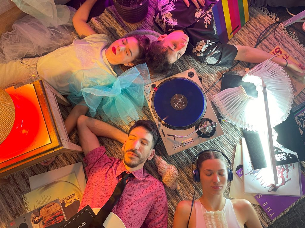 “I AM FALLING IN LOVE – Εκδοχές πάνω στη Δωδέκατη Νύχτα”