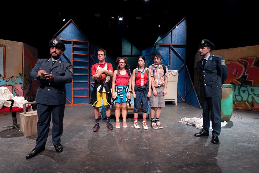 “Τζέλα, Λέλα, Κόρνας και … ο Κλεομένης” του Volker Ludwig στο Σύγχρονο Θέατρο